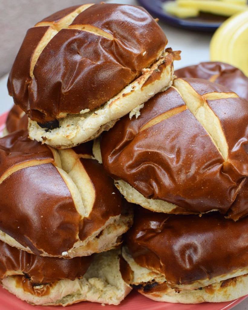 LAFoodie's tweet image. We are in love with these soft #pretzel buns @farmbox sent us!! @pretzilla seriously #burg… ift.tt/2an77lb