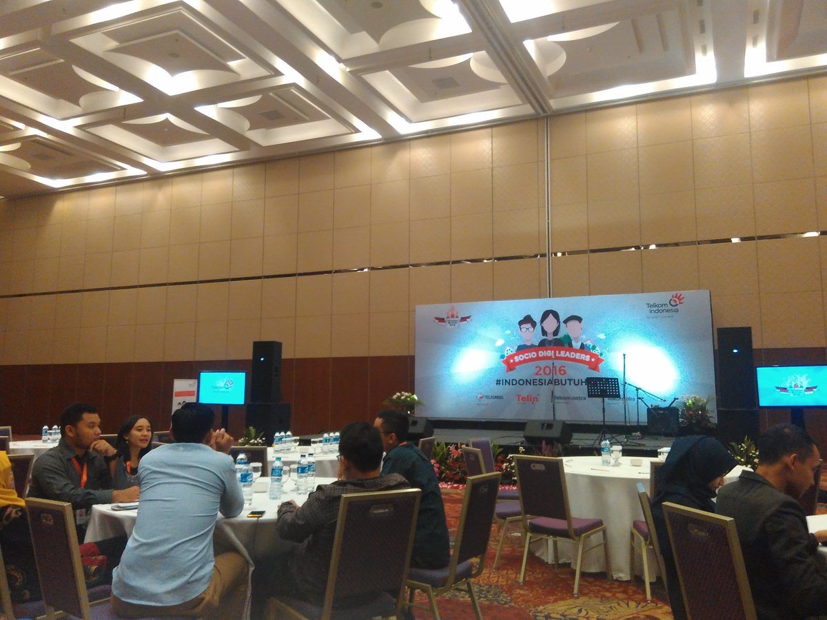 hendrarismana's tweet photo. Waiting for presentation #roadtobest20 #sociodigileader #bismillah #IndonesiaButuhKita @sociodigitelkom https://t.co/azuNreKWdh