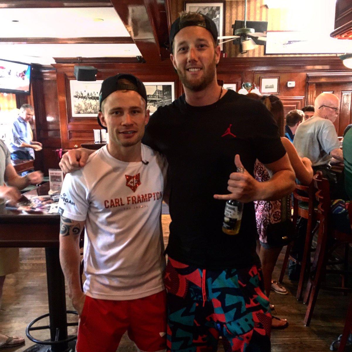 StePeat's tweet photo. @RealCFrampton thanks for the picture bro! #2weight #andthenew #teamframpton #framptonsantacruz https://t.co/9riAEhTqpx
