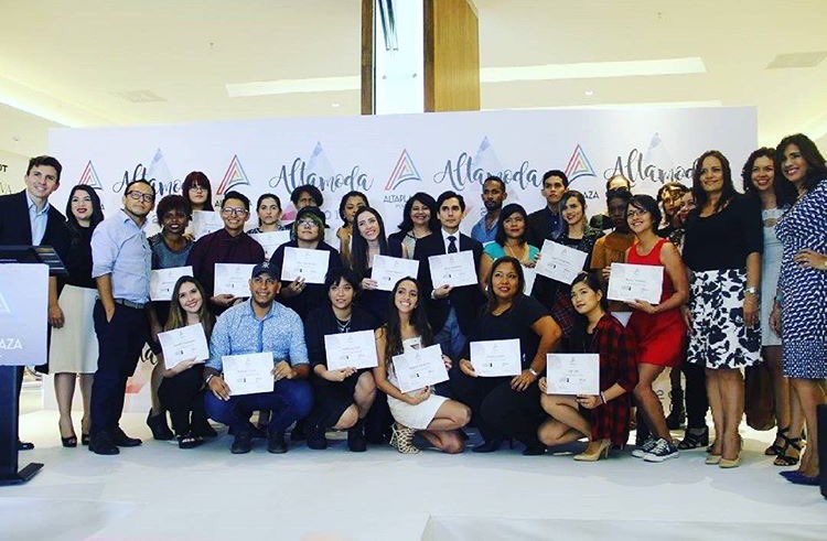 panamatalents's tweet photo. Semi Finalistas del Primer Concurso de nuevos diseñadores de Moda #YFDA #YoungFashionDesignersaward 2016 #AltaModa https://t.co/BvDkRZ6LOd