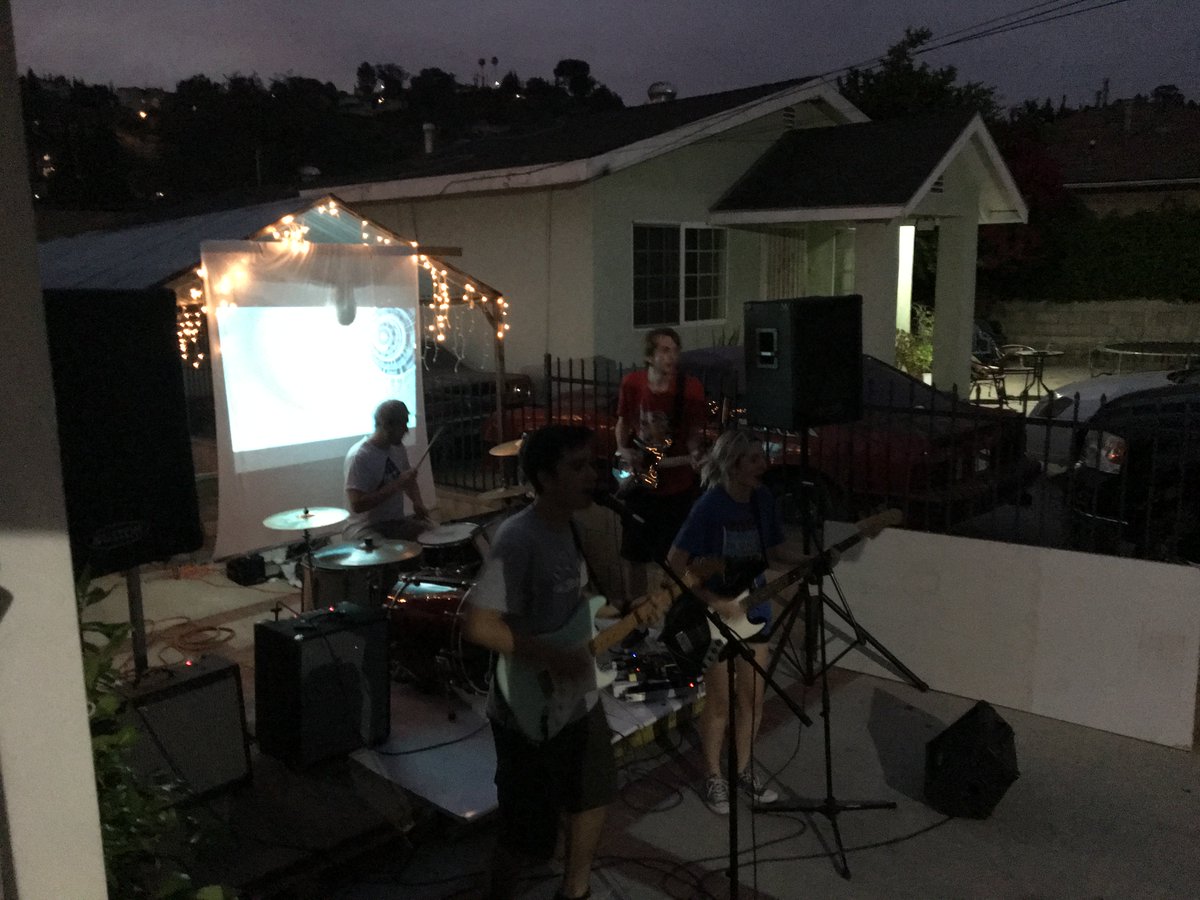 oblioband's tweet photo. Big thanks to all who came to this rad house show. Also to the bands! @bedbugscrue #headbed #jives #houseshow #indie https://t.co/eCV5T0YNba