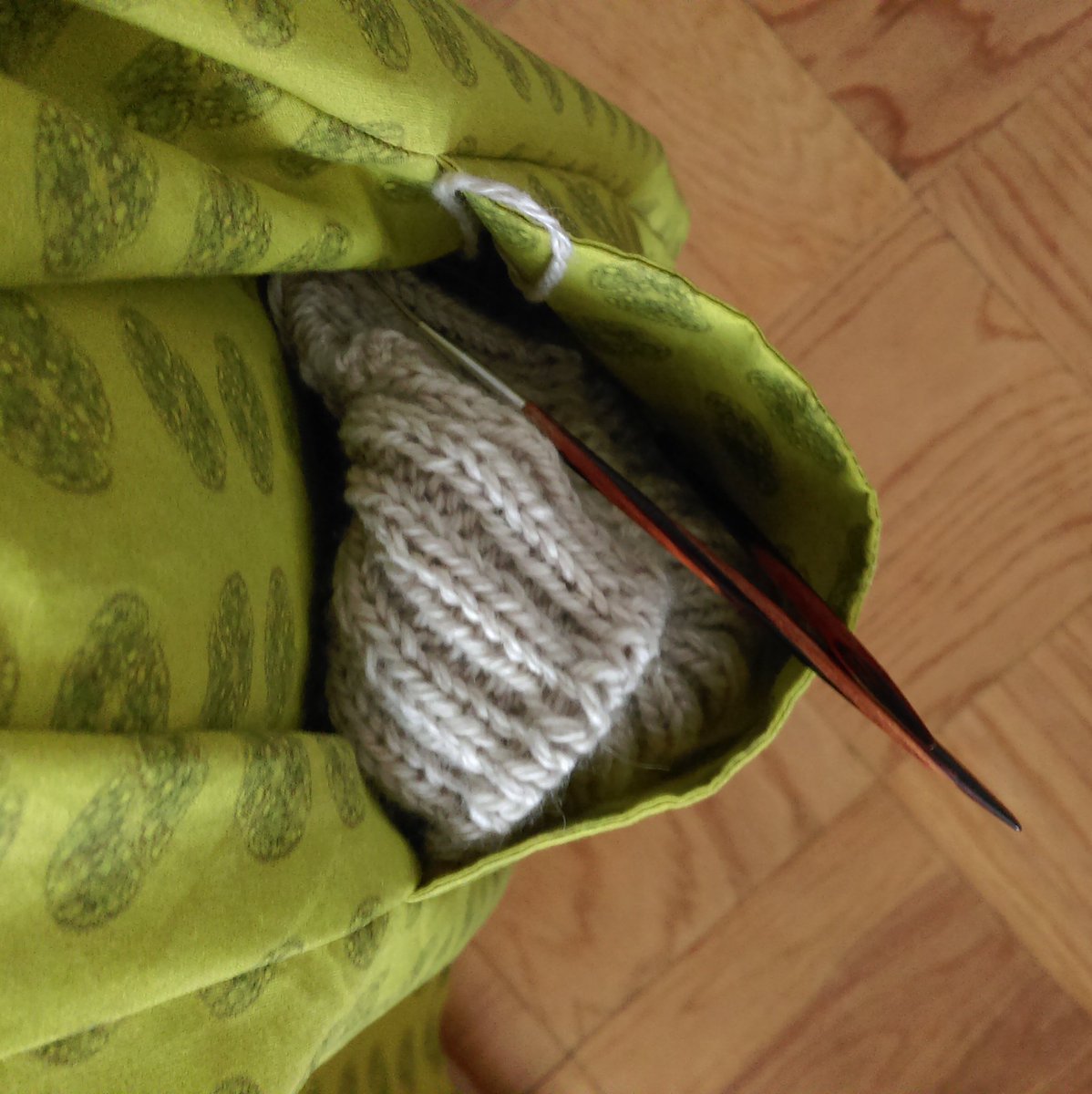 EverCrafting's tweet image. Think I'm gonna start calling my Gathered Skirt (pattern: @purlsoho) my Project Bag Skirt. #knitting #sewing #pocket