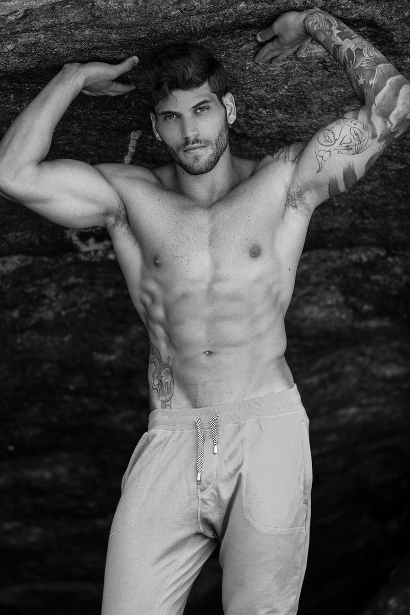 ♑ #CiteCoisasDePobre meu pecado eh ter um coracao, estabanado, que se despedaca, apenas, por querer amar