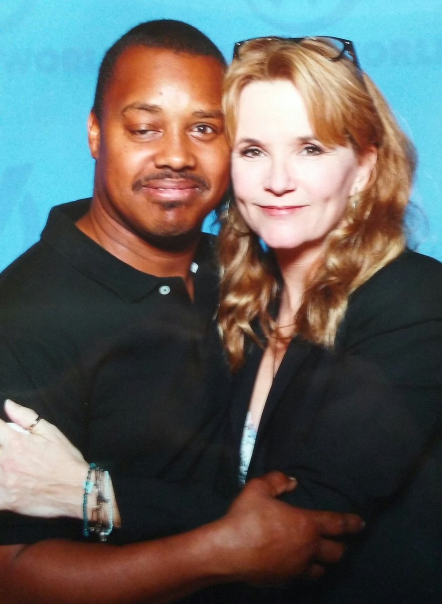 DameanDuppins's tweet photo. the wonderful, elegant @LeaKThompson,huge fan of her work since I was a kid, such an honor...#wizardworldphilly2016 https://t.co/u1uBxHkXhu