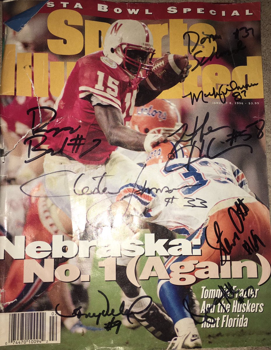 dmander03's tweet photo. @TouchdownTommie I have a copy of that Sports Illustrated signed by a few guys https://t.co/qYp5SGWb5P