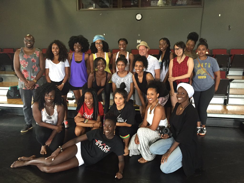 EdenTheFoodie's tweet photo. Power moves ππΎ loved this Afrofusion dance workshop #blackstarsTO #powermoves https://t.co/YJXDSpHx5j