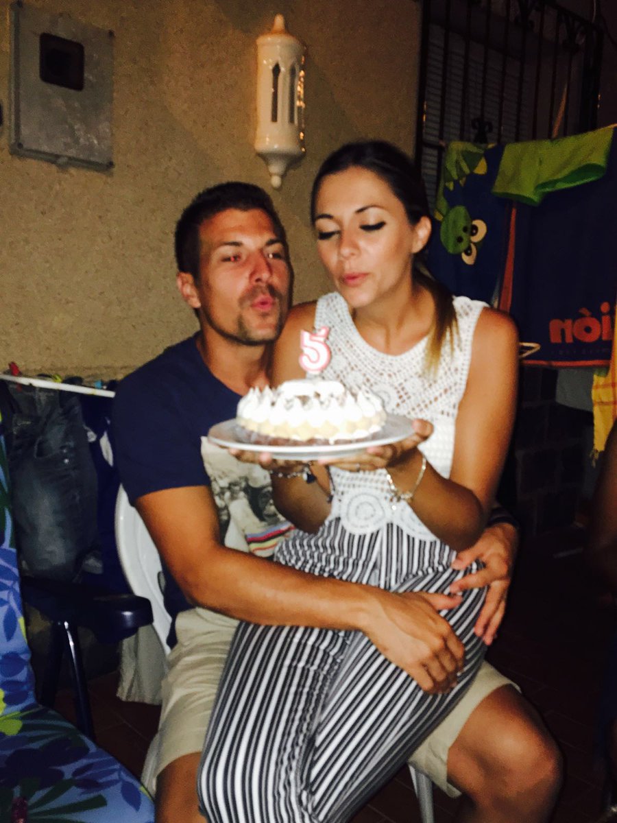 pepe_GM2's tweet photo. Por muchos más a tu lado!!! Te quiero!!! Y van 5... @noseacaba https://t.co/IQMddRRrRB