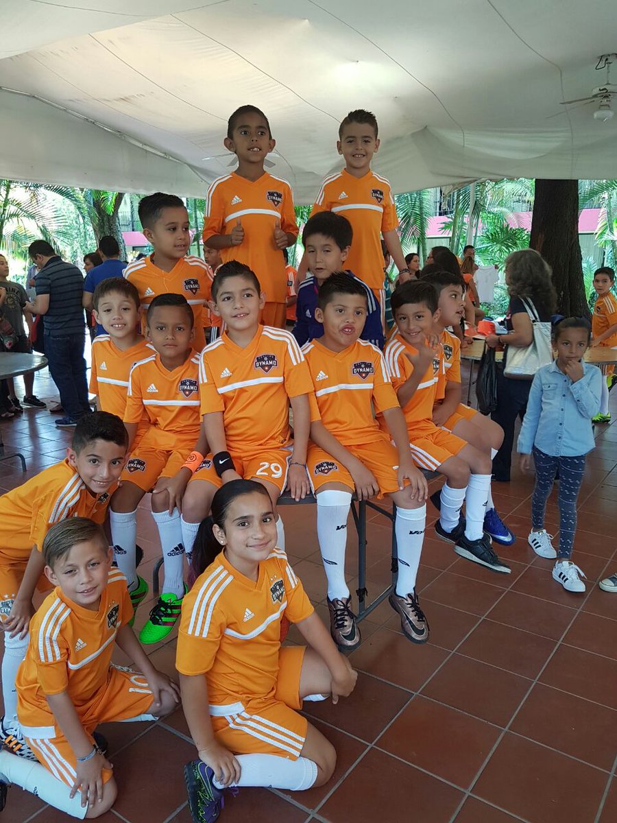 ilesalgado's tweet photo. HOUSTON DYNAMO 08 se reporta listo para #CopaChivas2016 #GoHoustonDynamo #ForeverOrange 🍊💪👊 https://t.co/vxHpN2NeLv