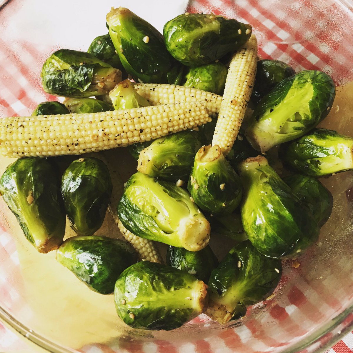 nutritwitts's tweet photo. Otras ideas para preparar en casa #homemade #vegetarian #trufflepotatoes #brusselsprouts #babycorn https://t.co/htSj8az2Zq
