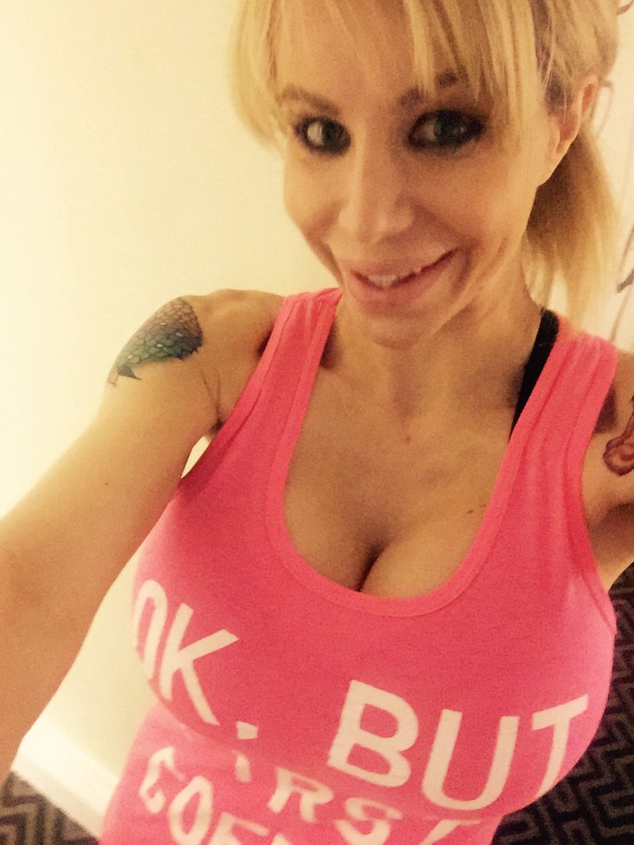 daniellederekxo's tweet photo. Finished late night workout!  #gettingtight. Can't wait to show off the results for @SCORESTUDIO 
Goodnight https://t.co/TXx4FFIvR2