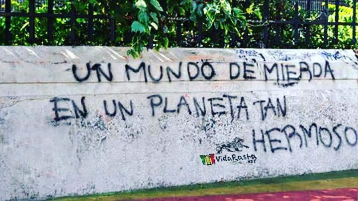 RuloAkc's tweet photo. "Un mundo de mierda.. en un planeta tan hermoso" https://t.co/9h7mziLqfb