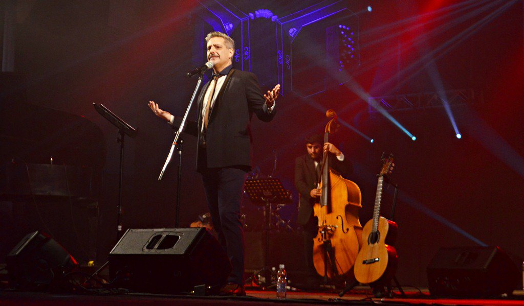MuniLaFalda's tweet photo. Marcelo Santos en la 3era noche de Gala del Festival Nacional del #Tango2016
@turismocba https://t.co/VrE8tOpv4e