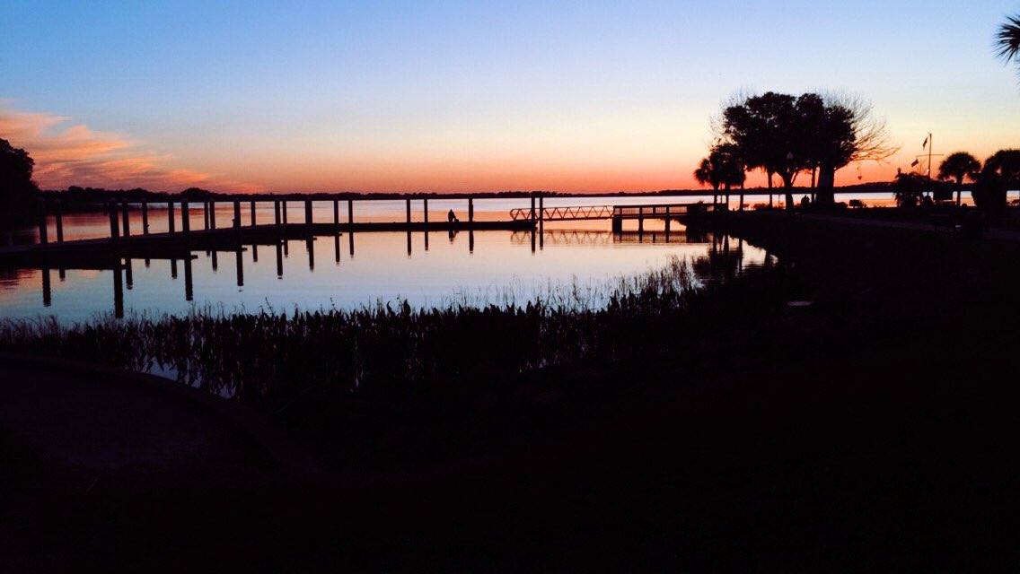LiveALittle_co's tweet photo. Beauty is everywhere. You just have to let yourself see it. #LivALil #sunset #lake #dock #surfing #business #living https://t.co/acoq8FO0s1