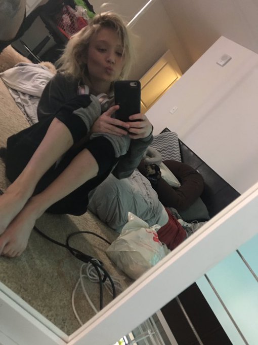 Soon I'll be unpacked and I HAVE A POLE! https://t.co/2B3y0TxbQB<a href="/tag/dakota"class="tags"><span>#dakota</span></a>