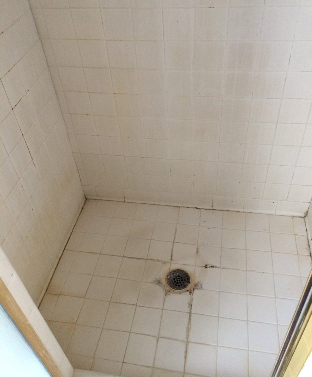 MiraclemethodGA's tweet image. Before and After of shower stall tile floor and surround. miraclemethod.com/northeast-geor…