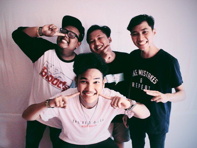 Morning twitter! Smile :)
Jangan lupa cek single terbaru kita di reverbnation.com/cancelmyname4 #CMNgulik #supportlocalband