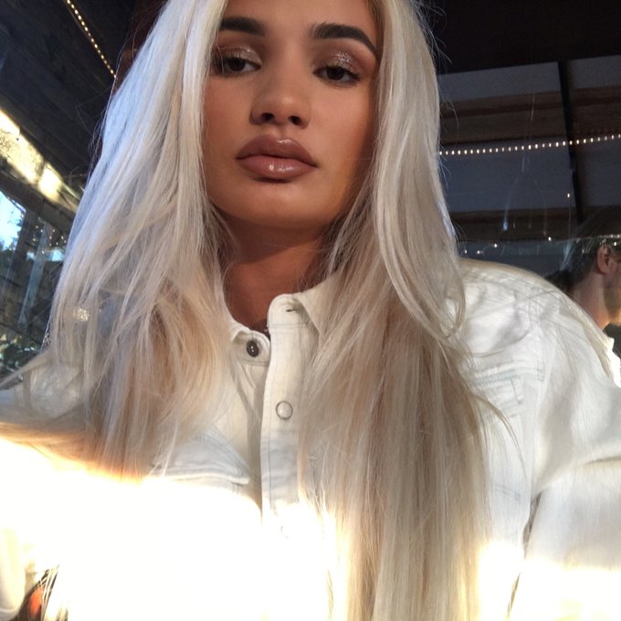 Watch ♕ Pia Mia's leaked NSFW photo on TwXstars
