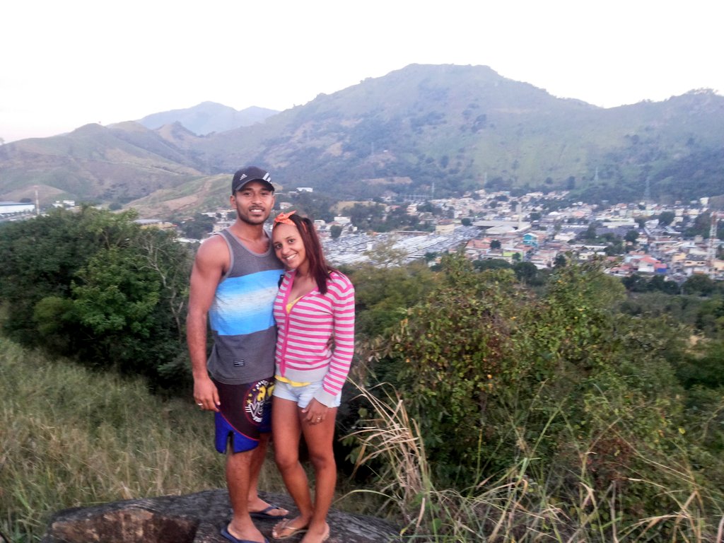 cceliateles308's tweet photo. O amor vem sem aviso sem ao menos a gente esperar, vem nas garras de um sorriso, ou através de um olhar.❤😘😍😍💏👪💑 https://t.co/dVELBhV5e8