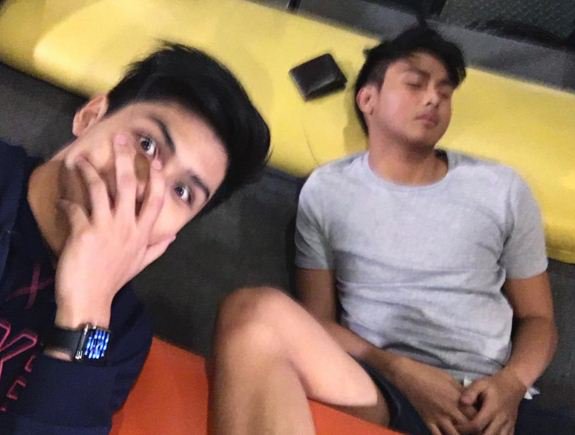 KapamilyaV's tweet photo. Tag mo 'yung kaibigan mong pinipicturan ka habang tulog! HAHAHA

#PushAwardsHashtagers https://t.co/0kinrQ2b9y