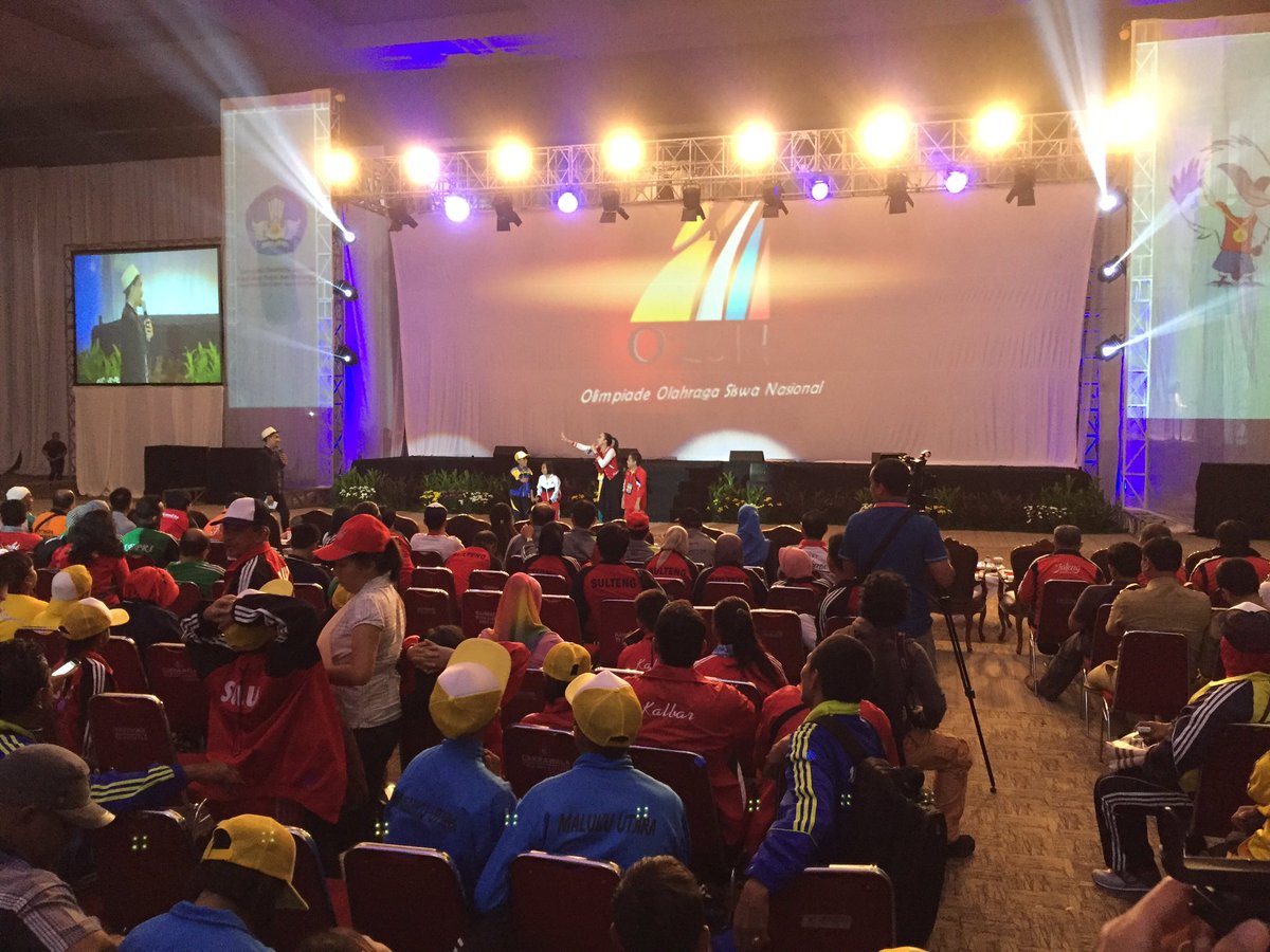 Kemdikdasmen's tweet photo. Siang ini (25/7) berlangsung pembukaan Olimpiade Olahraga Siswa Nasional di JIEXPO Kemayoran Jkt, #O2SN2016 https://t.co/sMQcMx4x23