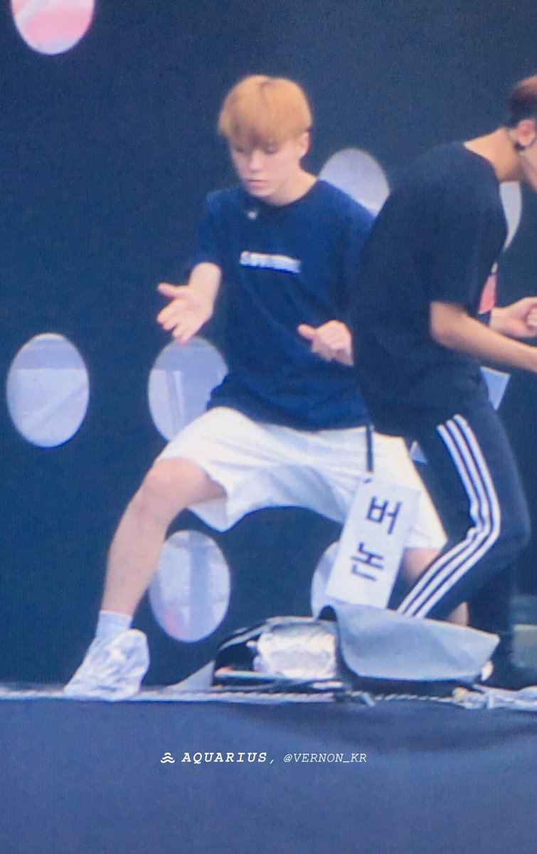 17hansolpics's tweet photo. HES SO ????????? I'M SO ????????????????????? https://t.co/oBc2fA75nl