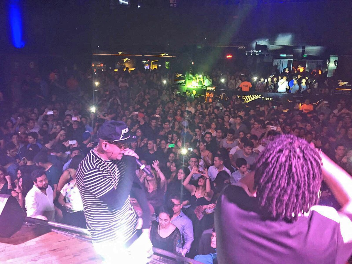 jkingymaximan's tweet photo. Haciendo lo que nos gusta hacer!!
#DjWarner#JkingyMaximan #JotareyMaximela #ToroBar #Perú https://t.co/O1w9xSnr4K