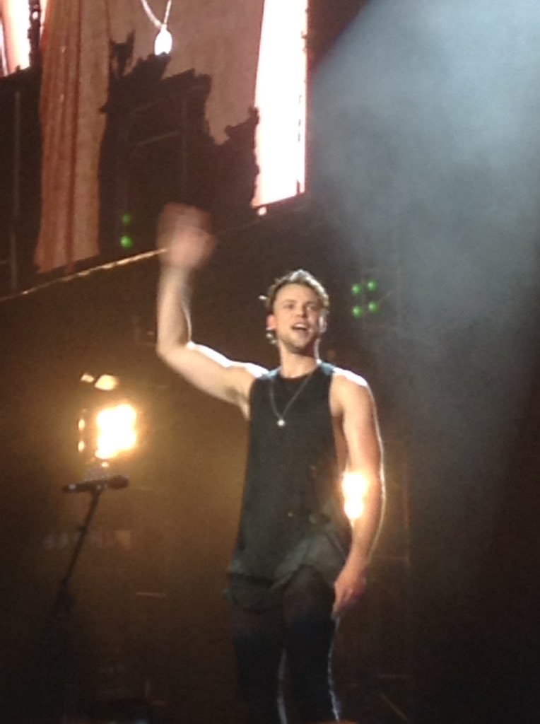 amyne03's tweet photo. This is the first time I get to say hi so Hi Guys~ @Ashton5SOS https://t.co/oO6wmScrgd