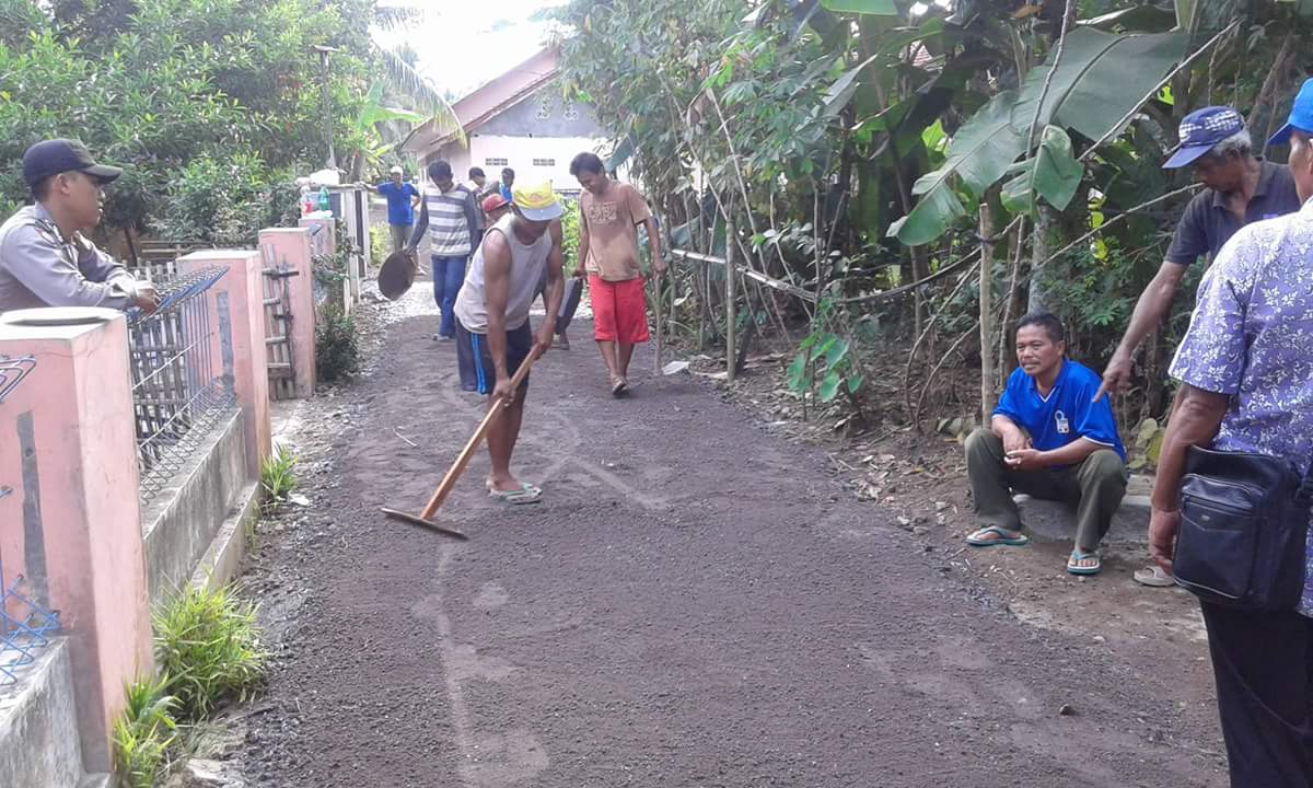 RJ_Rafiqiahmad's tweet photo. lokasi Pengaspalan yang didanai dari Dana Desa2016. desa kalapasawit ciamis. @ogysugiyono @KemenDesa @Marwan_Center https://t.co/pdwdIEBwqG