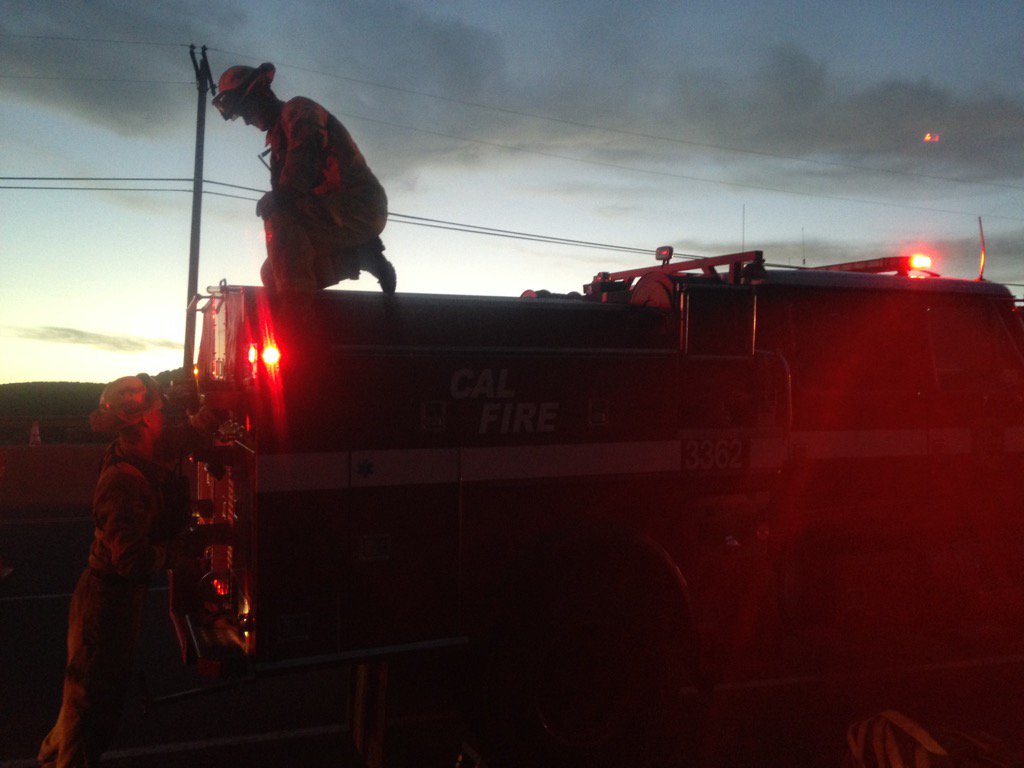 MattRasconNews's tweet image. Fire crews staying on #Lakesidefire thru the night. 18 acres. 60% contained. #NBC7