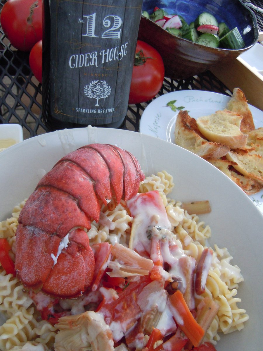 Number12cider's tweet image. What to serve with Number 12 Sparkling Dry? Lobster, of course! @Number12cider #MNCider #CiderPairing
