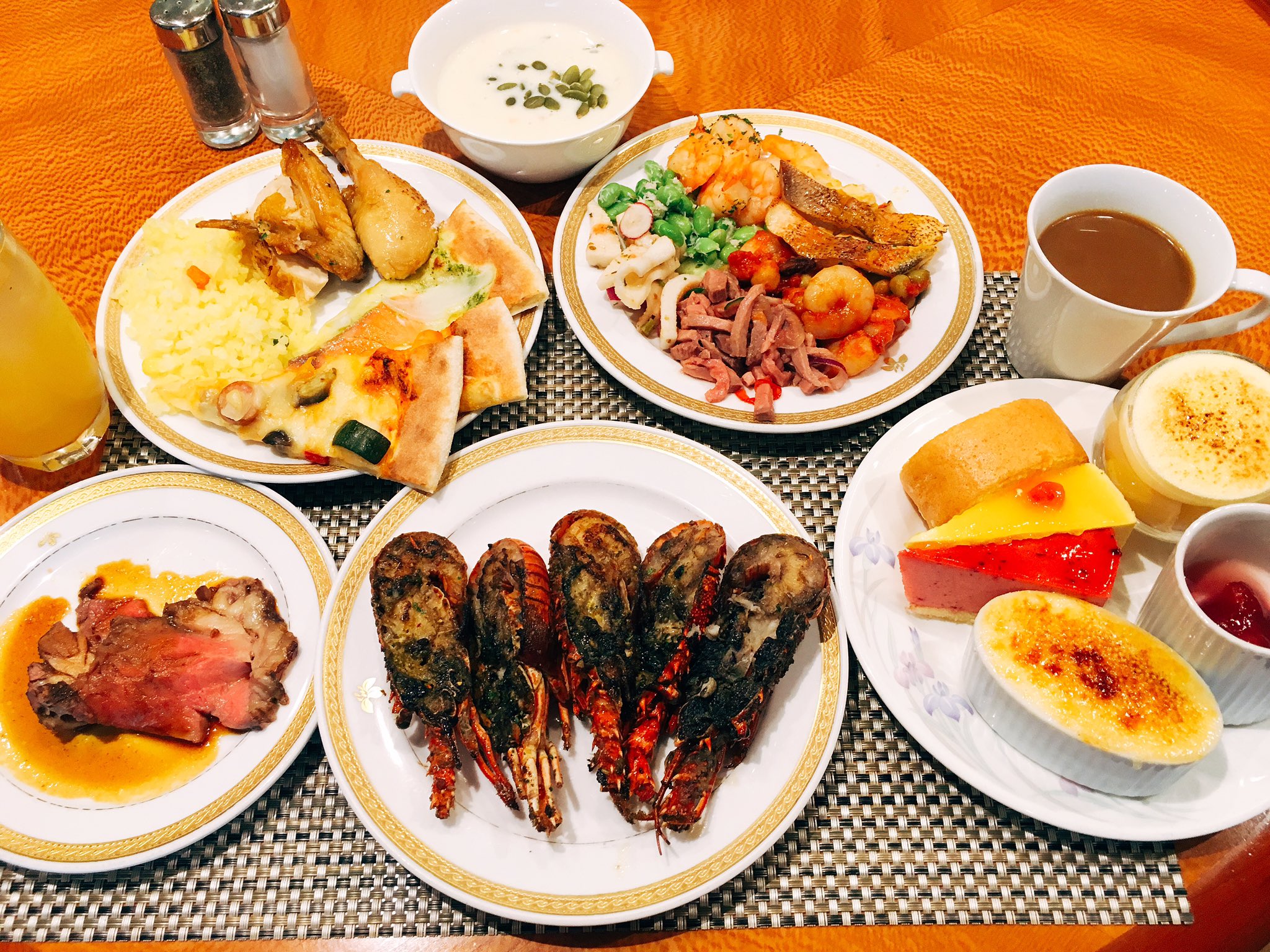 Ungood というわけで 名古屋ヒルトン二階のザ テラスにてランチブュッフェ O ここはロブスター食べ放題なんやで W T Co Qwnaqs4icq Twitter