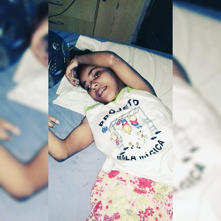 iaramirelle's tweet photo. Estou muito triste tristeza vem noite alegria vem amanhã ☺😇 https://t.co/YoEasyWoYx