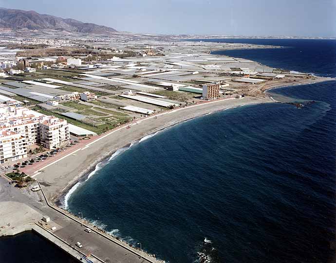 Costa_Almeria's tweet photo. Con las altas temperaturas no podemos dejar de pensar en un buen baño en la playa ¡Disfruta de #CostadeAlmería! https://t.co/02VnrtpKaD