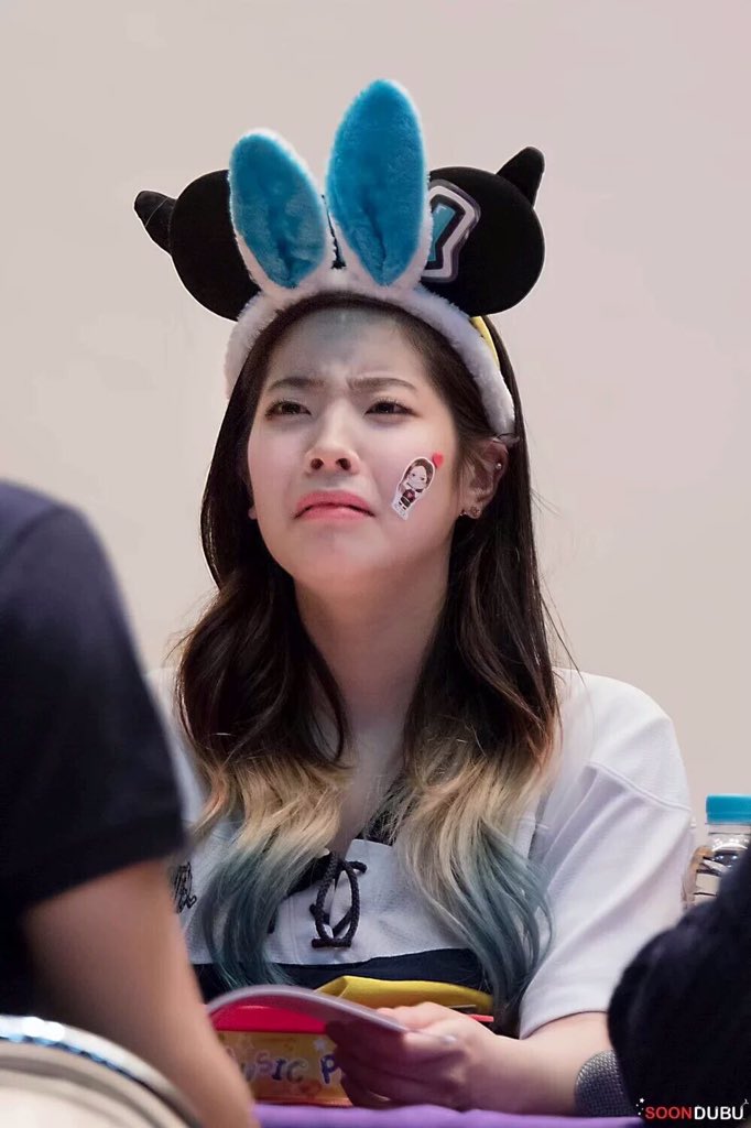 DAHYUNCU's tweet photo. @MlNOCU https://t.co/KxlfMbIjwQ