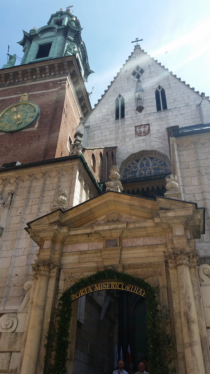 glisso17's tweet photo. Loved exploring the medieval market square and having mass in Wawel Cathedral in Krakow #bnewyd16 #WYDKrakow2016 https://t.co/3GA2dACWWY