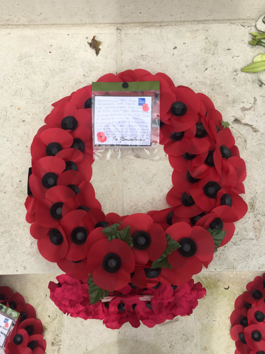 KGGSHistory's tweet photo. A moving remembrance service and my last at KG, at Arnhem Oosterbeek cemetery #remembrance #LestWeForget #CWWGC 🌹🌺🌷 https://t.co/mZqG26bQI0