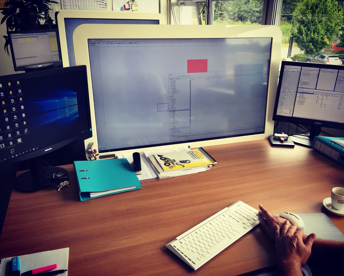 MHeezenBV's tweet photo. Upgrade van de #Digitable en bijbehorende software. #mheezen #heezen #sloopwerk #asbest #sloop  @digitables https://t.co/SZHyk32Lht