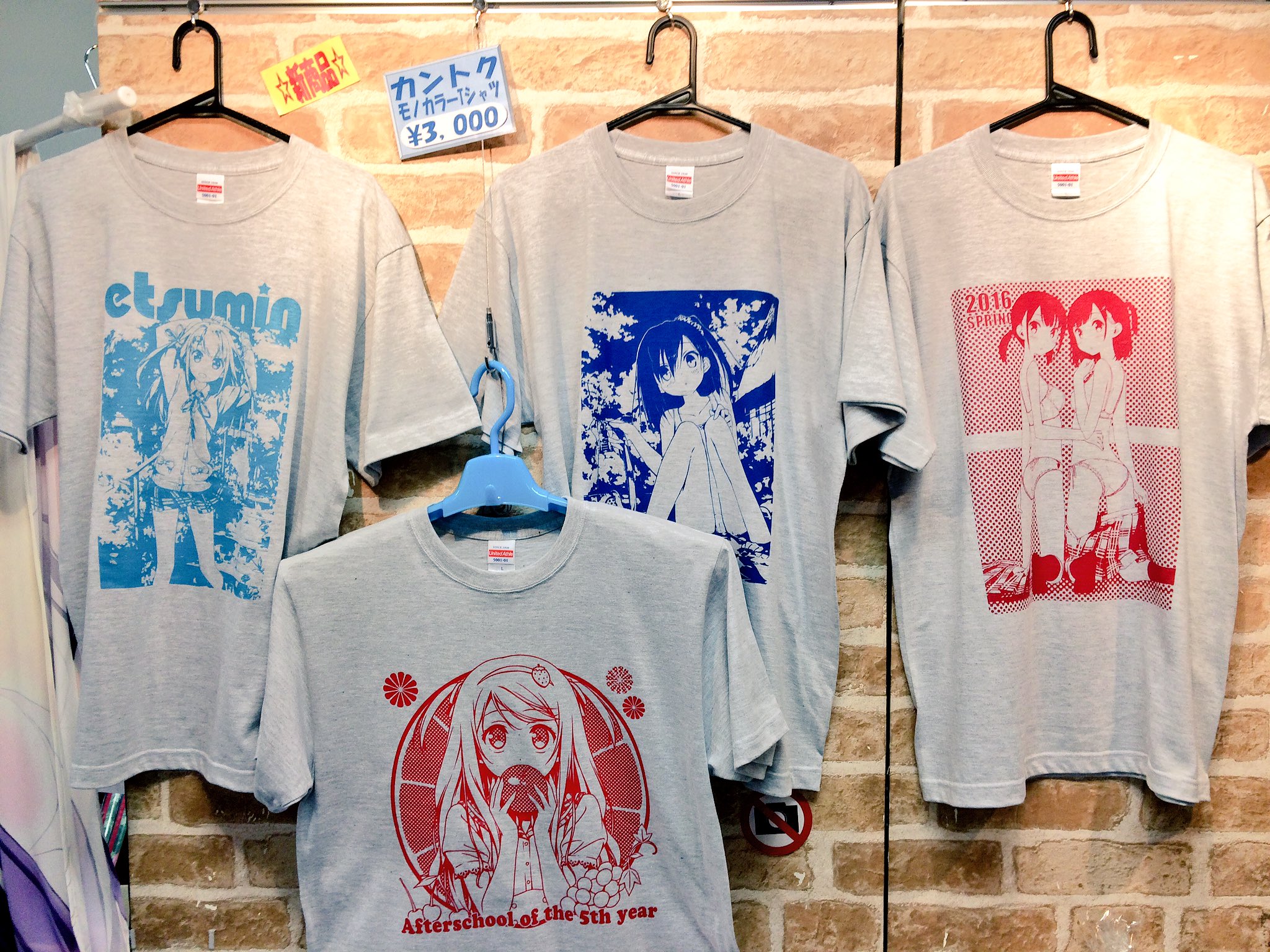 Twitter 上的 軸中心派名古屋店 夏 到来 カントク先生のモノカラーtシャツ各種 好評発売中です 美しい印刷に惚れ惚れ 裏面もしっかりスタイリッシュなデザイン 半袖ゆったりフリーサイズの実用的グッズ 着こなして夏を乗り切っちゃいましょー 3 000