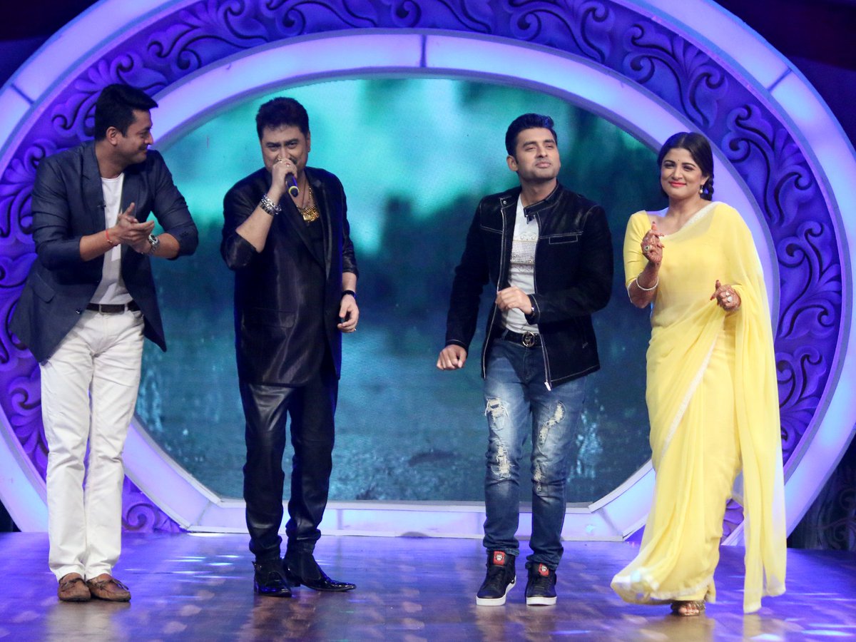 ZeeBanglaTv's tweet photo. @SingerKumarSanu on #DBDJunior. Don't miss tonight @ 9:30 pm #ZeeBangla https://t.co/c9riDty11X