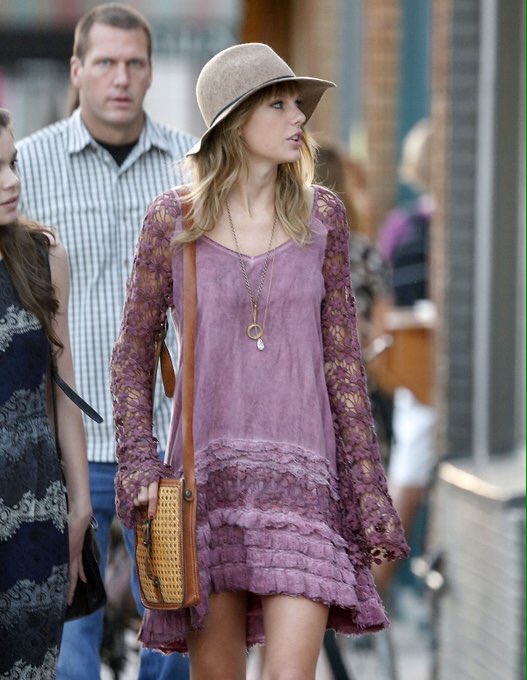tswiftts's tweet photo. never ever forget the day she killed us with this outfit https://t.co/buBOhK1Xfx