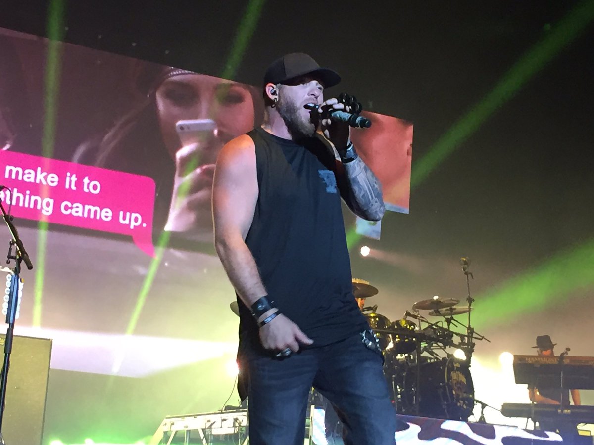 Mamato3Sheryl's tweet photo. @BrantleyGilbert So much fun watching you play tonight in #sandiego #sleeptrainamphitheatre https://t.co/GigFjV7AG3