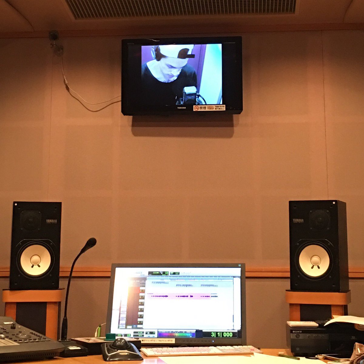 onoshit's tweet image. やっほー！(^O^)
今日のレコーディングは歌入れ( ^ω^ )
曲に命が吹き込まれる瞬間。
良い歌歌ってもらいましょう♪( ´▽｀)
#wrongcity
#レコーディング