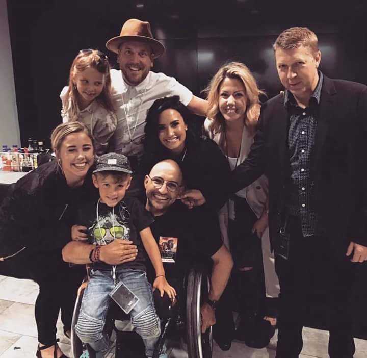 lovatoforum's tweet photo. Spencer West postou essa foto com a Demi, Marisa e o seu segurança Max! #FutureNowToronto https://t.co/AHoiDFPXg8