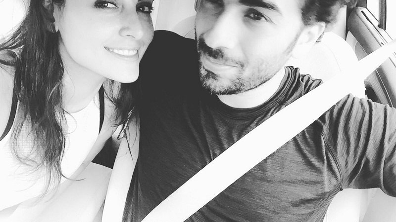 GujaratHeadline's tweet photo. Actress #Mandana Karimi gets #engaged to her boyfriend #GauravGupta more at https://t.co/BE47INbc8o #MandanaKarimi https://t.co/ZHeqXCEc65