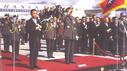 蔣介石の書「親愛精誠」 2枚目は1966年2月に、韓国の朴正煕が香港経由