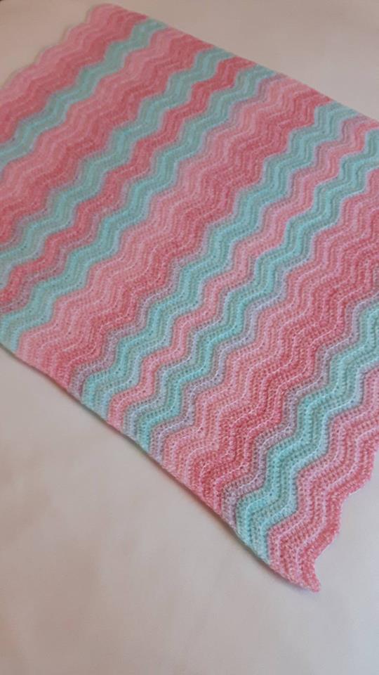 CraftyatHeart12's tweet photo. Good Evening #womaninbiz #wineoclock and #rushhourbiz
This lap blanket is ready to post at https://t.co/DJ3kQeNUhU https://t.co/G4v18edZUZ