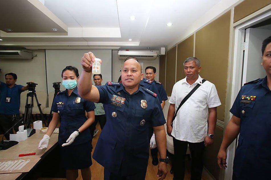 ABSCBNNews's tweet photo. THROWBACK: When 'Bato' had hair https://t.co/8wC83emyxj https://t.co/LnQBGivQOs