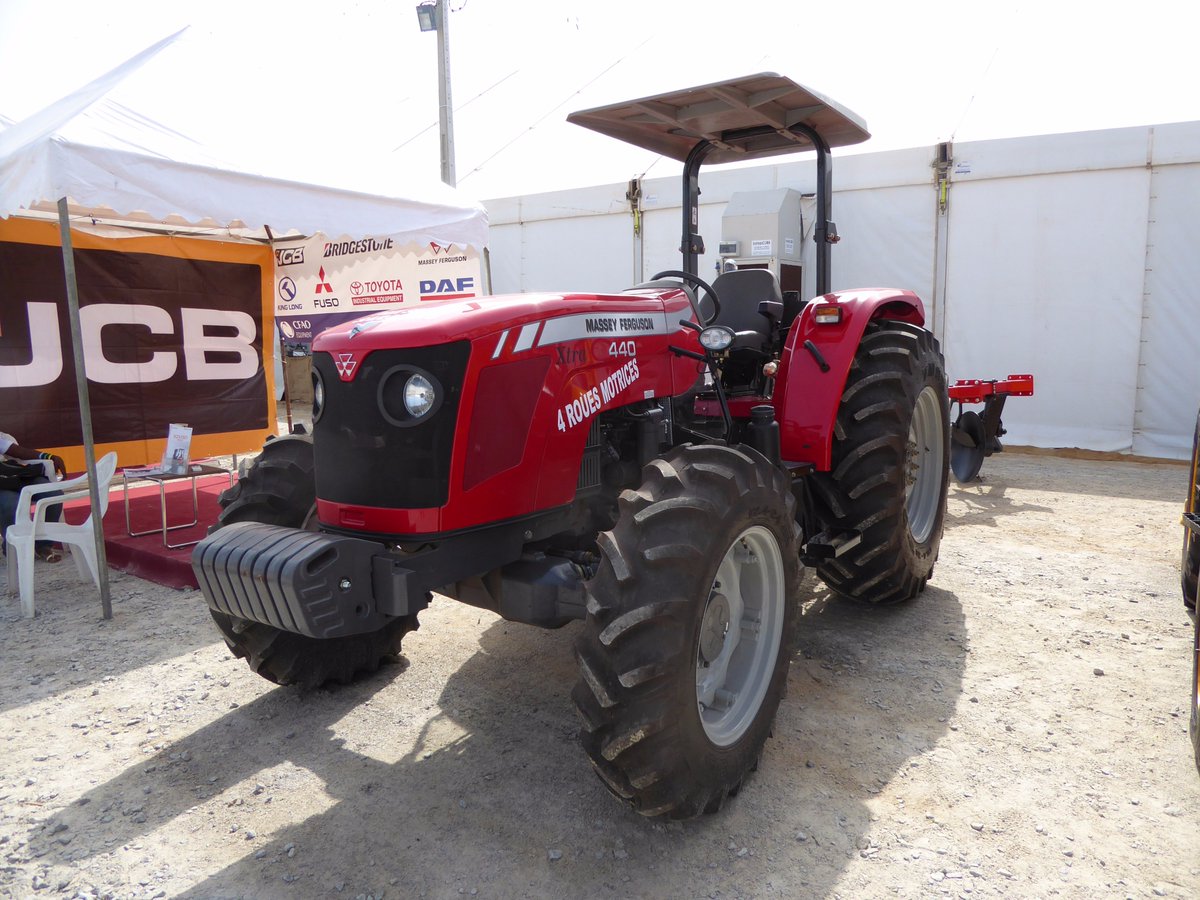CommodAfrica's tweet photo. Le #chinois #YTO #Camaco fournit 80 000 #tracteurs au #Nigeria #machinisme #agriculture https://t.co/apl7140P0k https://t.co/shIayx8bTm