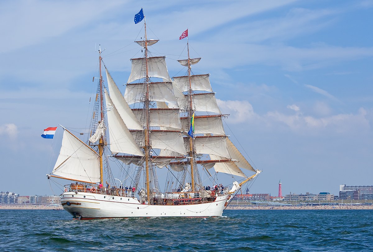 VVVDenHaag's tweet photo. Gisteren keerde de @BarkEuropa terug naar Scheveningen. Hier onze foto's: https://t.co/5J93P4MKqW 
#thisisthehague https://t.co/K7kLaYzs6g