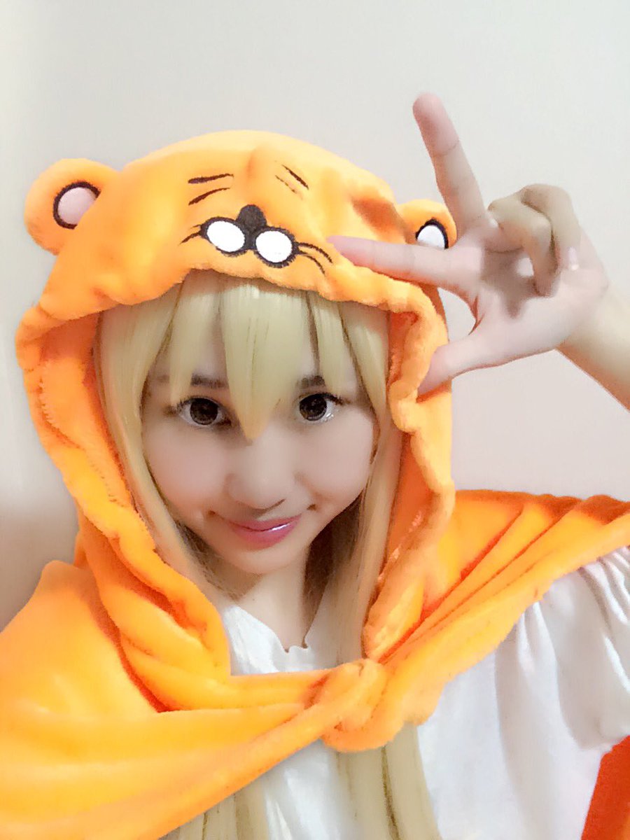 さとぽん V Twitter 初うまるちゃんコス ブランケット もふもふで気持ちいいから 普段でも使うw うまる うまるーん コスプレ